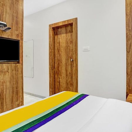 Itsy Hotels Heraa International Мумбаи Экстерьер фото