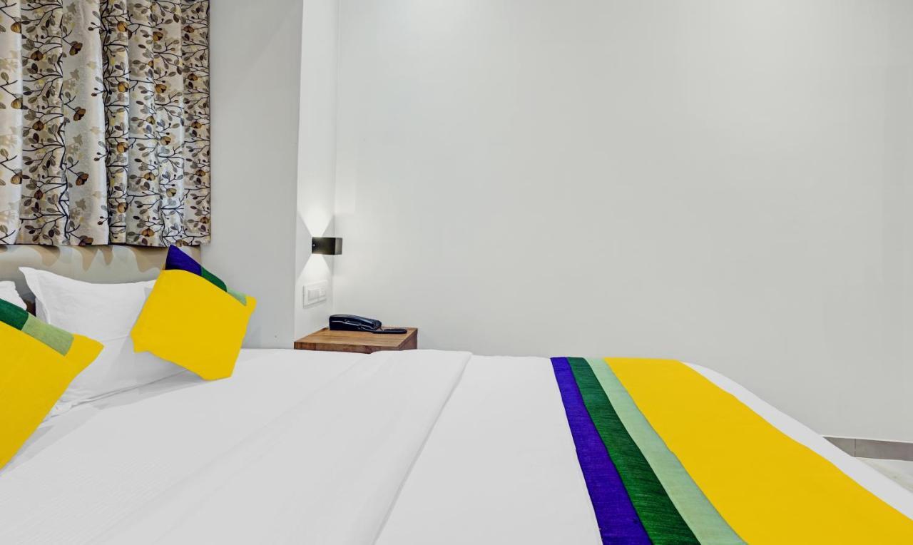 Itsy Hotels Heraa International Мумбаи Экстерьер фото
