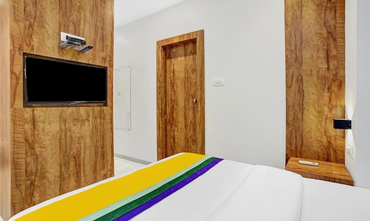 Itsy Hotels Heraa International Мумбаи Экстерьер фото