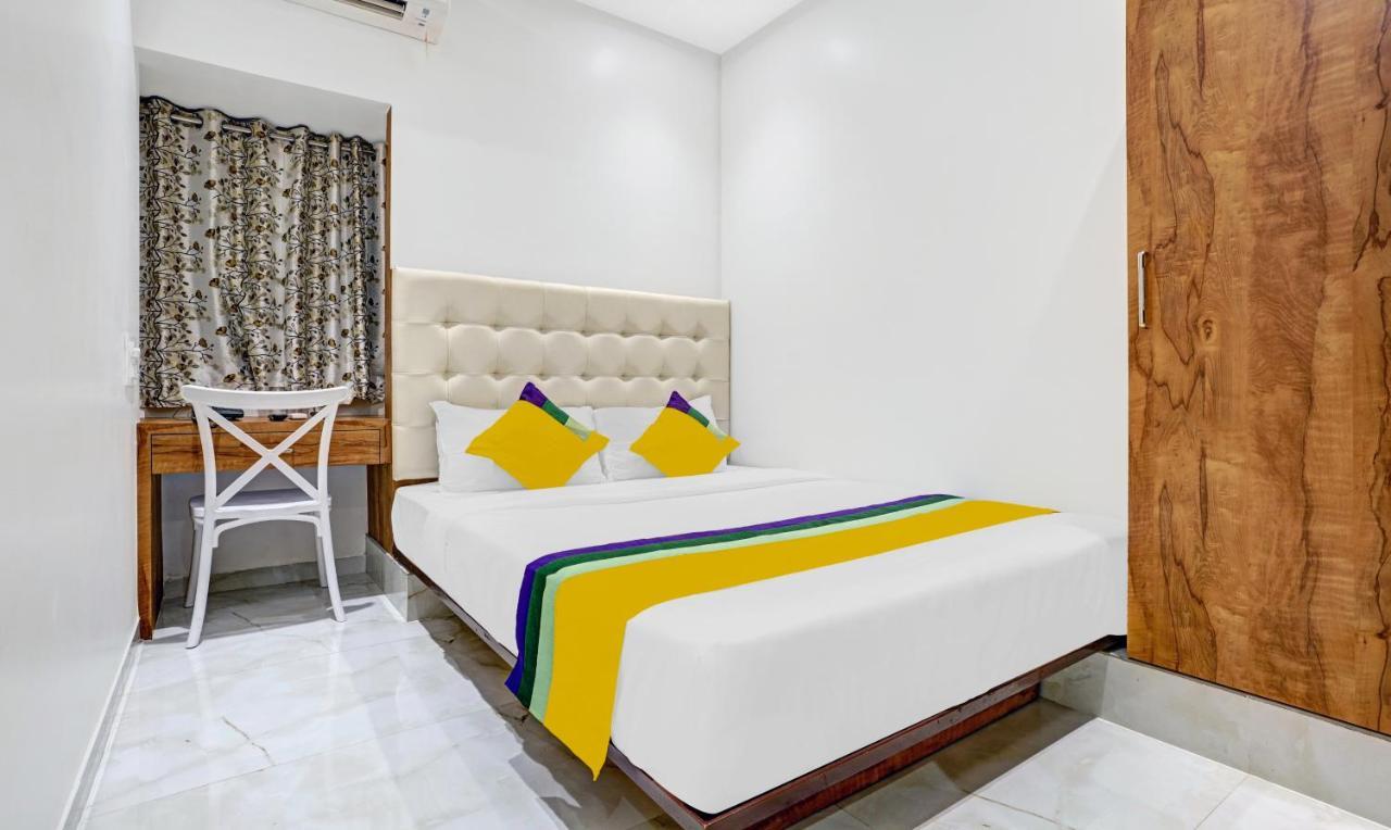 Itsy Hotels Heraa International Мумбаи Экстерьер фото